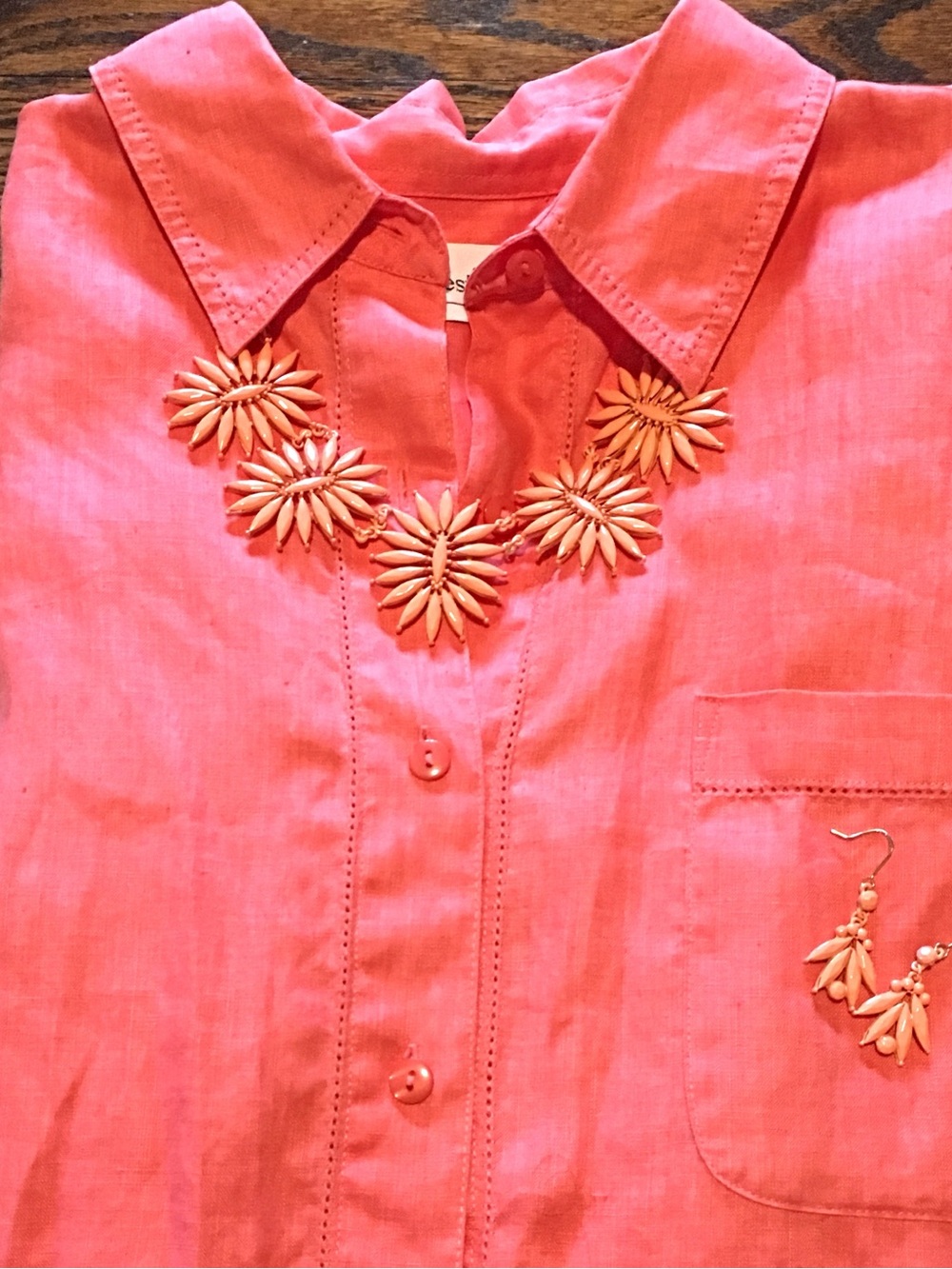 👚Long Sleeve Coral Button-Up Shirt